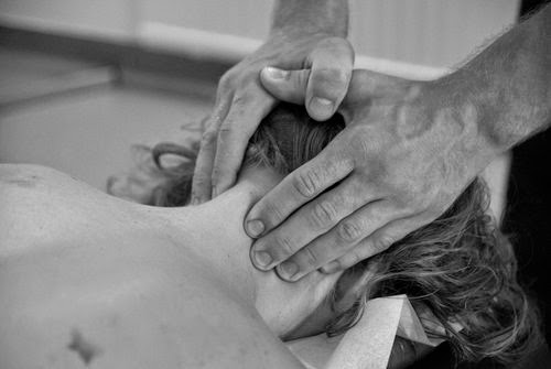 Niskan ja kaularangan käsittely osteopaatin vastaanotolla